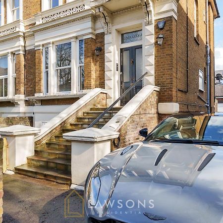 Stylish Living By Lawsons - 3 En Suites Windsor Exterior photo